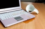 Cách cứu laptop khi bị nước vào
