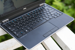 Dell Latitude E7240  | core i5-4300u | Ram: 4GB  | Ổ cứng: SSD128GB  | màn hình: 12.5 inch