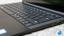 Razer Blade Stealth | Core I7-7500U | Ram: 16GB | Ổ cứng: SSD 256GB | Màn hình: QHD 2560x1440px