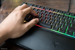 Bàn phím Razer Ornata Chroma 